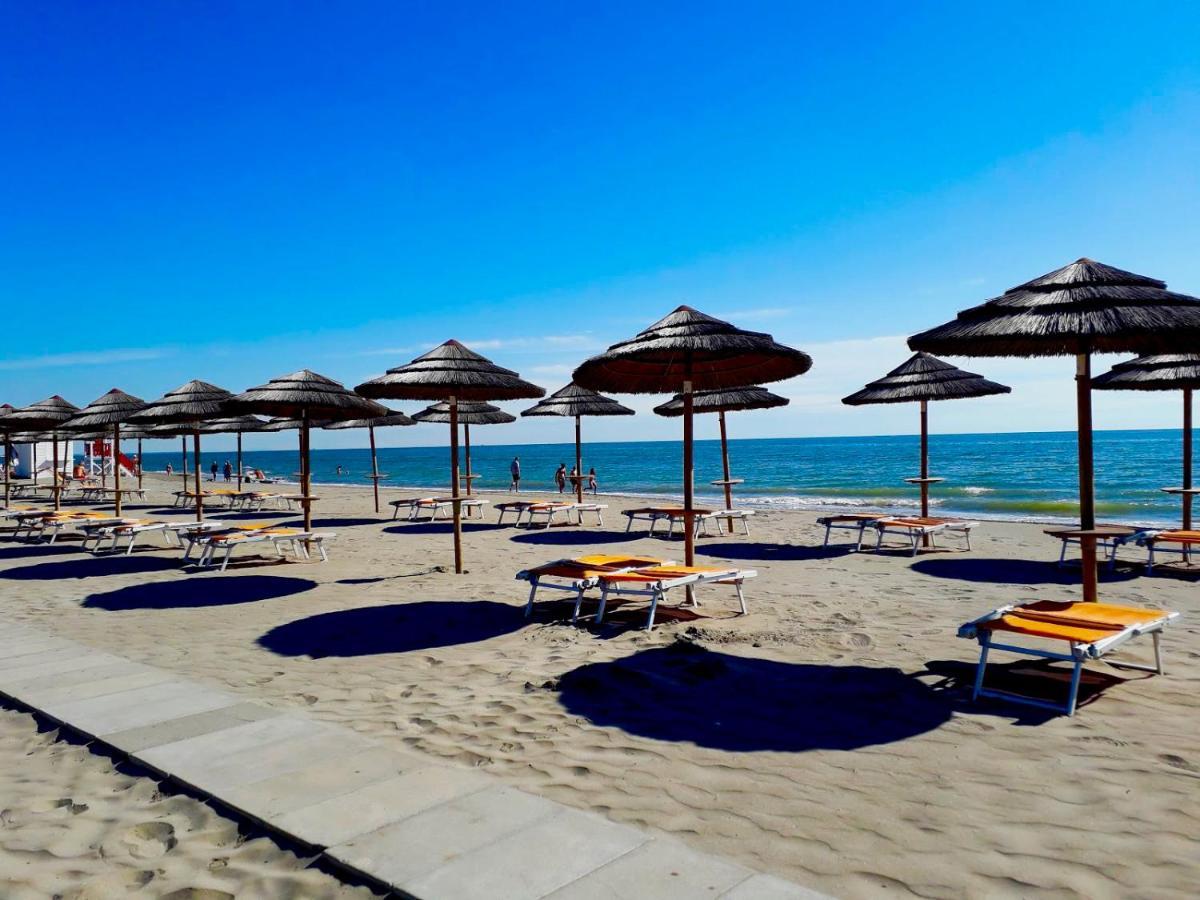 Dena Chalets - Lido Di Spina At The Beach Exterior photo