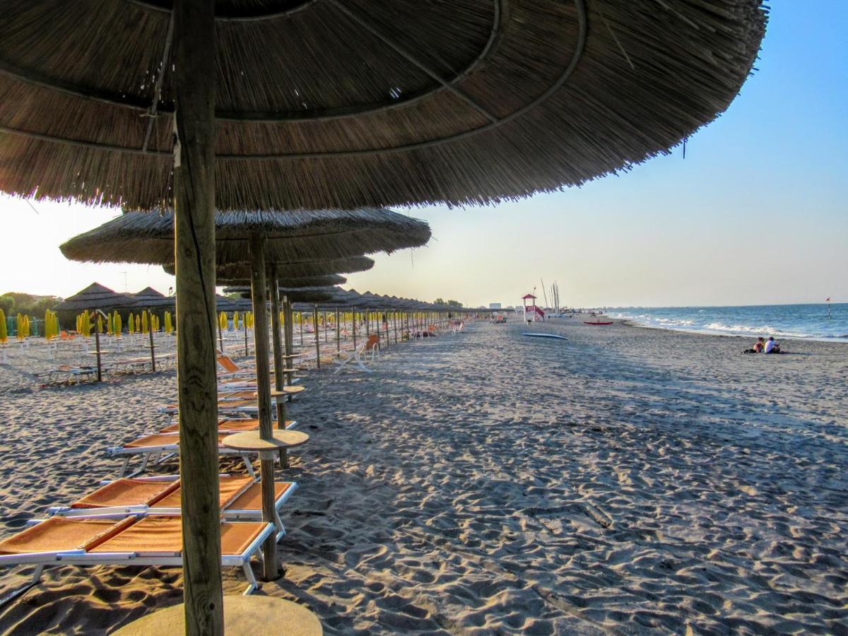 Dena Chalets - Lido Di Spina At The Beach Exterior photo